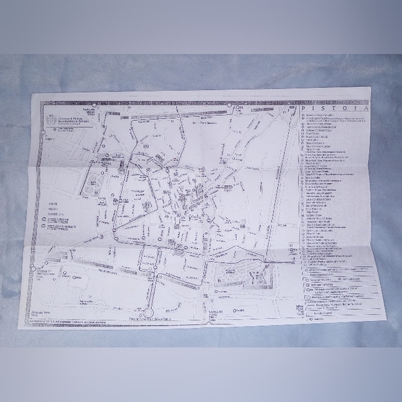 Red Queen Glass Sword by Victoria Aveyard - Picture 8 of 9